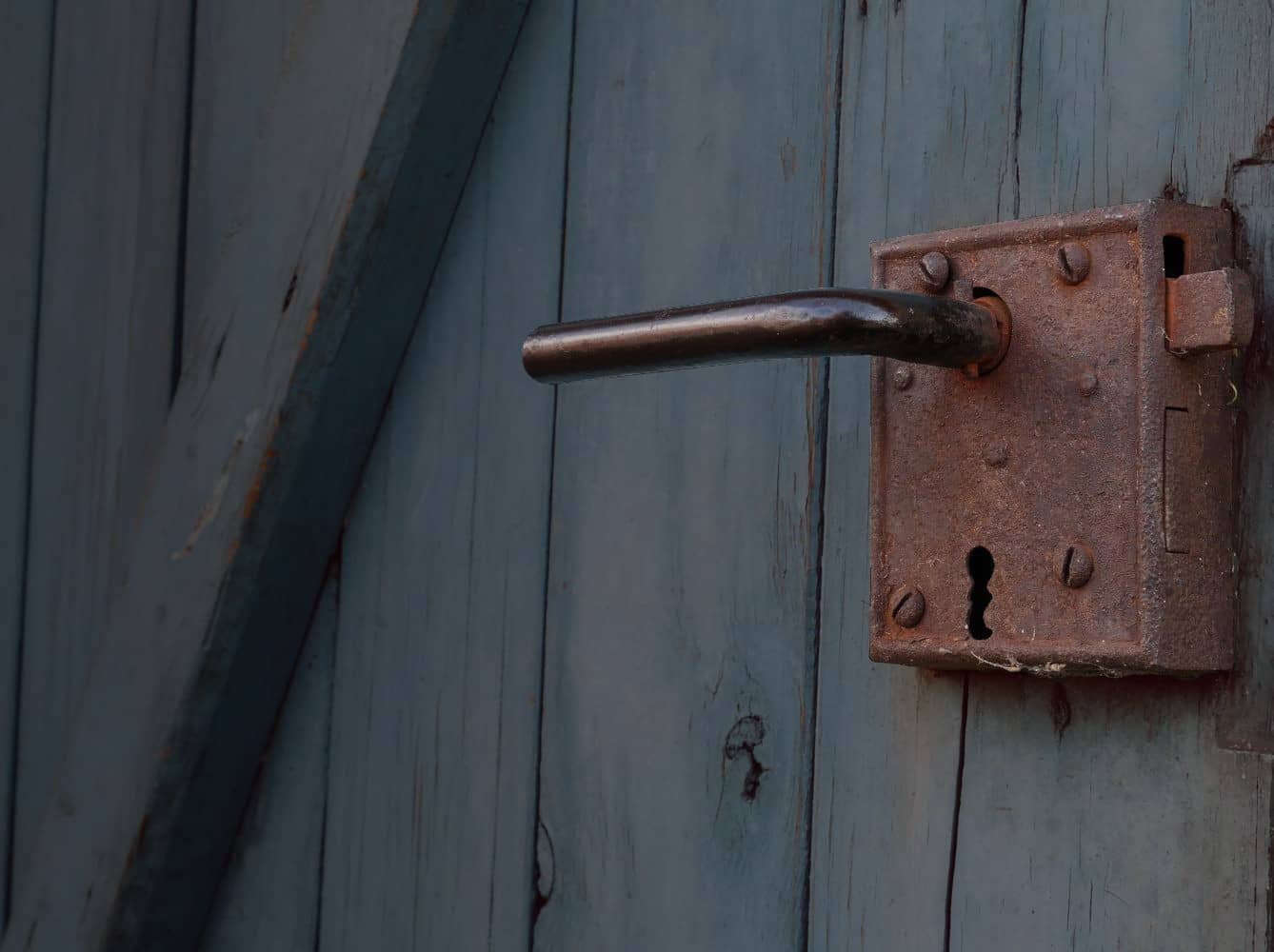 blue door